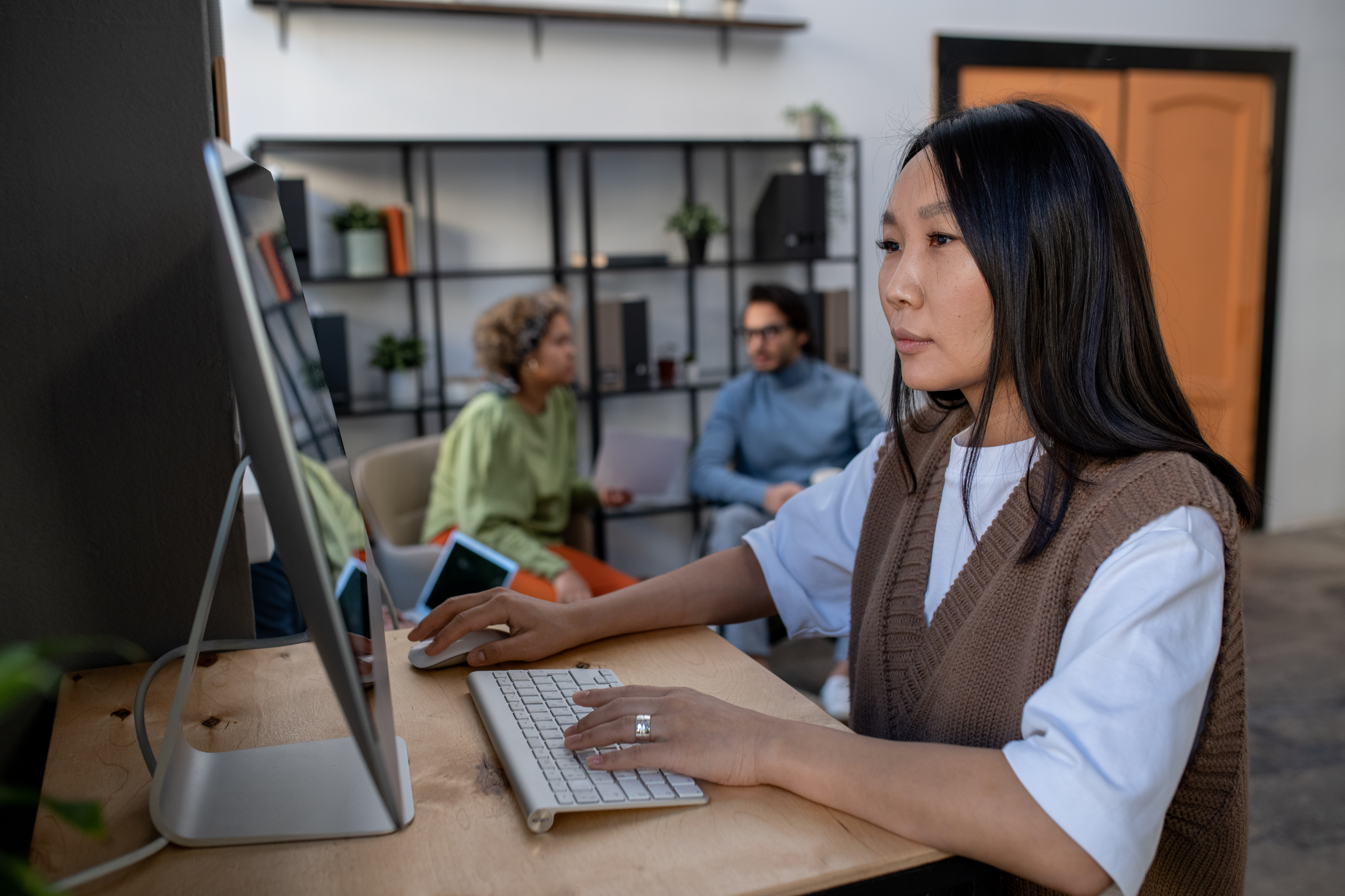 Smart Docs and Clever Bots: Navigating the AI Revolution in Clinical Documentation
